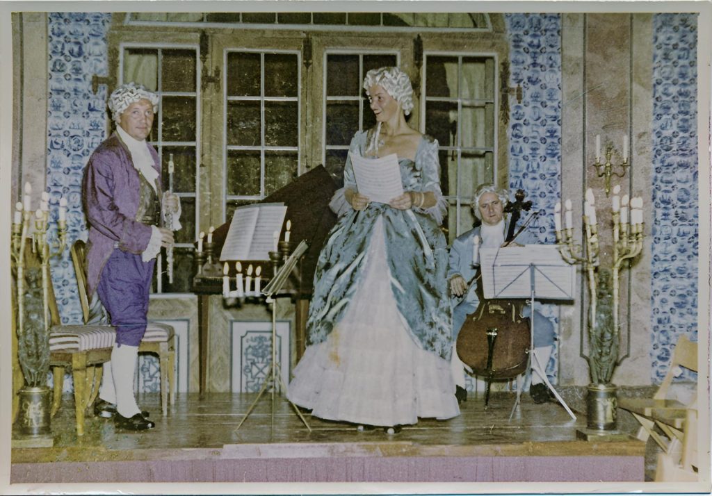 Klassisches Musikensemble auf Bühne