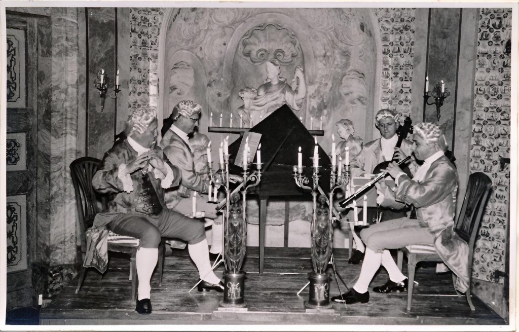 Musiker in historischer Kleidung